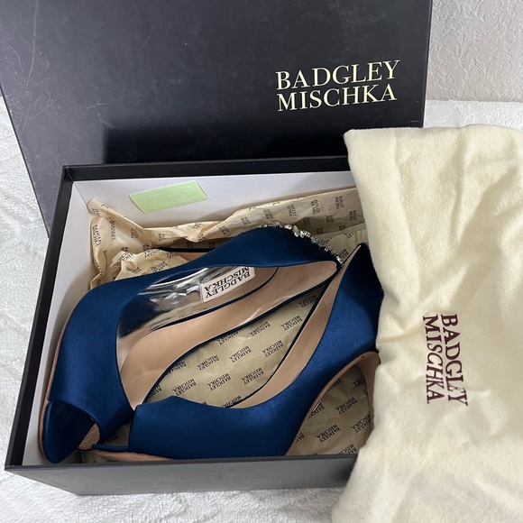 BADGLEY MISCHKA PEEP TOE PUMPS! - Picture 2 of 10